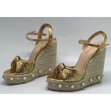 Кожаные босоножки Gucci Barbette золотые на танкетке с декором Кожаные босоножки Gucci Barbette золотые на танкетке с декором