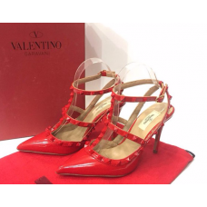 Женские летние лакированные туфли Valentino Garavani Rockstud