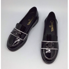 Женские брендовые кожаные лоферы с лаком Chanel Black Женские брендовые кожаные лоферы с лаком Chanel Black