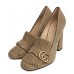 Женские замшевые туфли Gucci Marmont бежевые с пряжкой