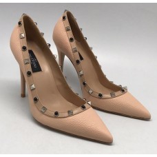 Женские летние кожаные туфли Valentino Garavani Rockstud бежевые с отделкой