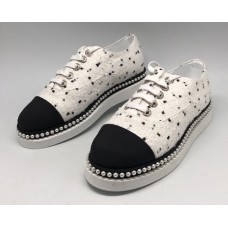 Женские белые эспадрильи Chanel Cruise c отделкой из жемчуга Женские белые эспадрильи Chanel Cruise c отделкой из жемчуга