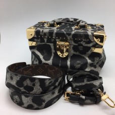 Женская  брендовая кожаная сумка Louis Vuitton Grey Leo V Женская  брендовая кожаная сумка Louis Vuitton Grey Leo V