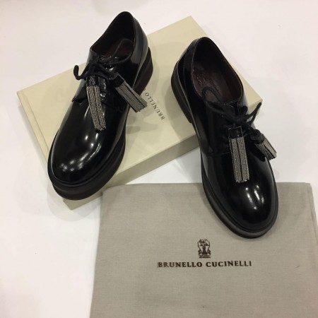 Женские осенние лаковые ботинки (дерби) Brunello Cucinelli черные с кисточками