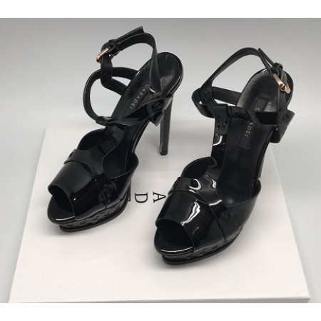 Женские лаковые босоножки на платформе и высоком каблуке Casadei черные