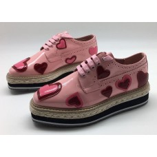 Женские осенние кожаные с лаком ботинки Prada розовые с сердцами Женские осенние кожаные с лаком ботинки Prada розовые с сердцами